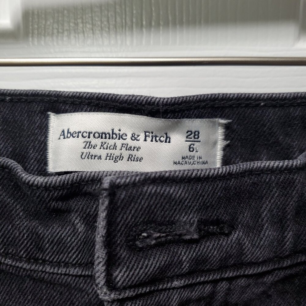 Abercrombie & Fitch The Kick Flare Ultra High-Rise Jeans | Size 28L - Picture 4 of 5